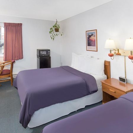 Redwood Inn Crescent City Bagian luar foto