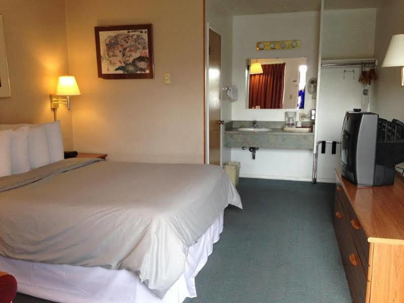 Redwood Inn Crescent City Bagian luar foto